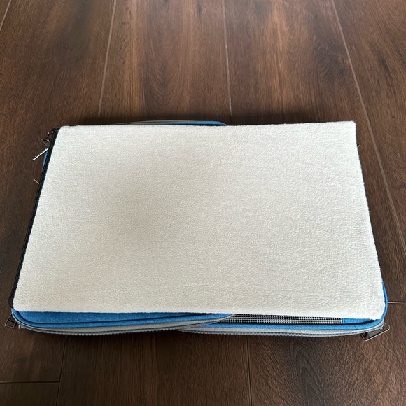 Gapzer Soft Sided Pet Carrier for Large and Medium Pets - Picture 9 of 14